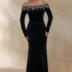 Fern | Vestido largo de terciopelo negro con escote bardot y adornado
