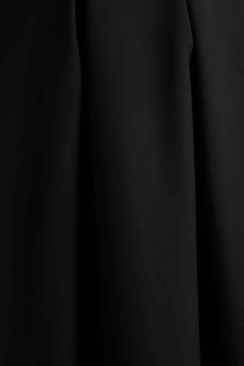 Thalia | Vestido Midi Negro de Cuello Alto y capa de malla transparente - Imagen 7