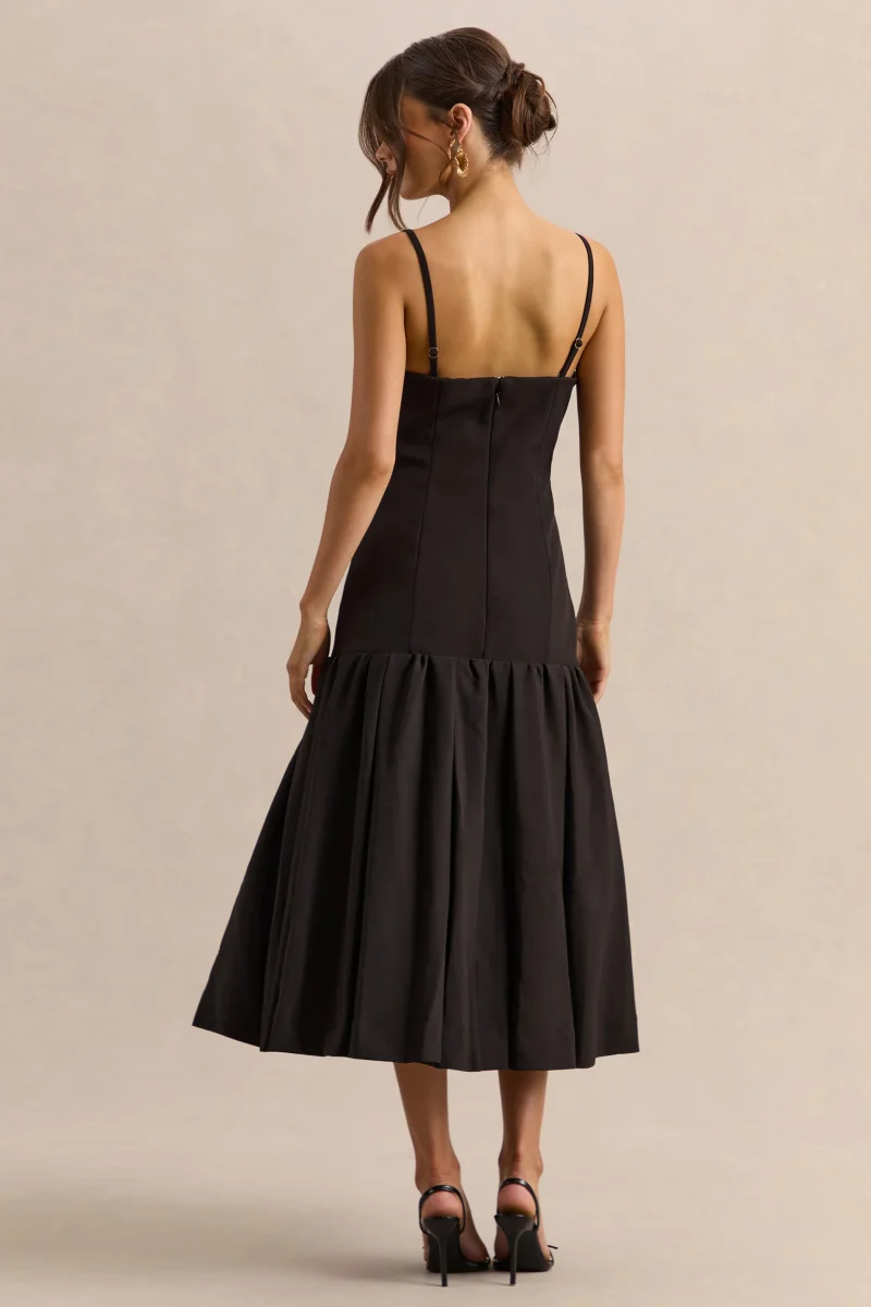 Briella | Vestido midi negro con escote bandeau y detalles de botones dorados - Imagen 3