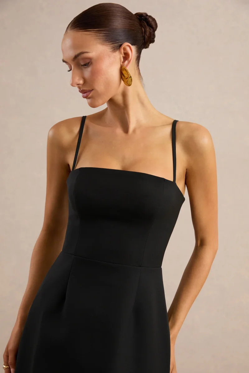 Veda | Vestido Corto Negro de Cuello Alto - Imagen 6
