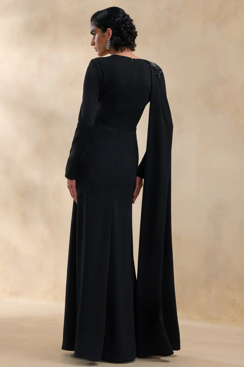 Reese | Vestido Largo Negro de Cuello Alto con Detalle de Fajín y Adornos - Imagen 3