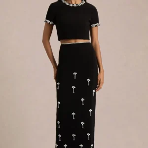 Aven | Falda Larga negra con detalles ornamentados