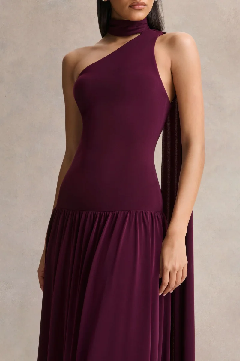 Freesia | Vestido Largo Color Ciruela con Escote Asimétrico y Detalle de Pañuelo - Imagen 4