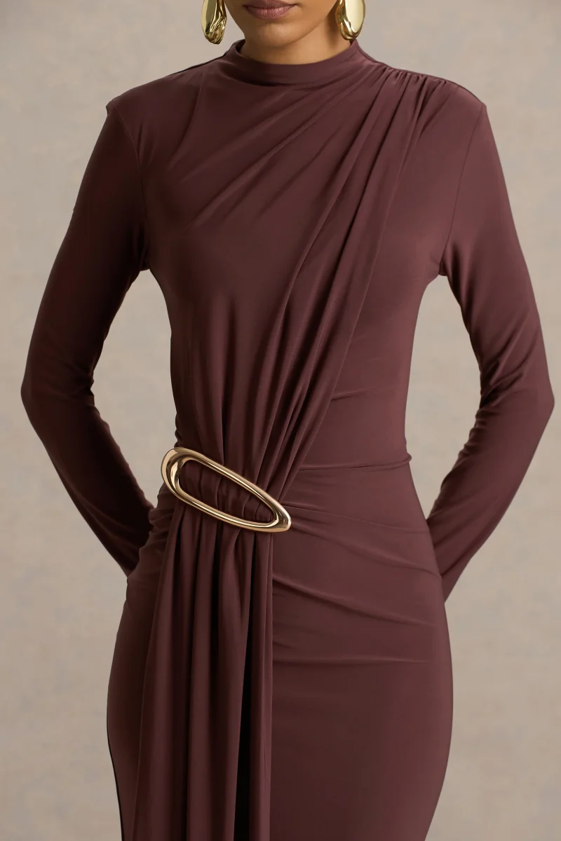 Zadie | Vestido Largo Marrón de Cuello Alto con Detalle Fruncido - Imagen 4