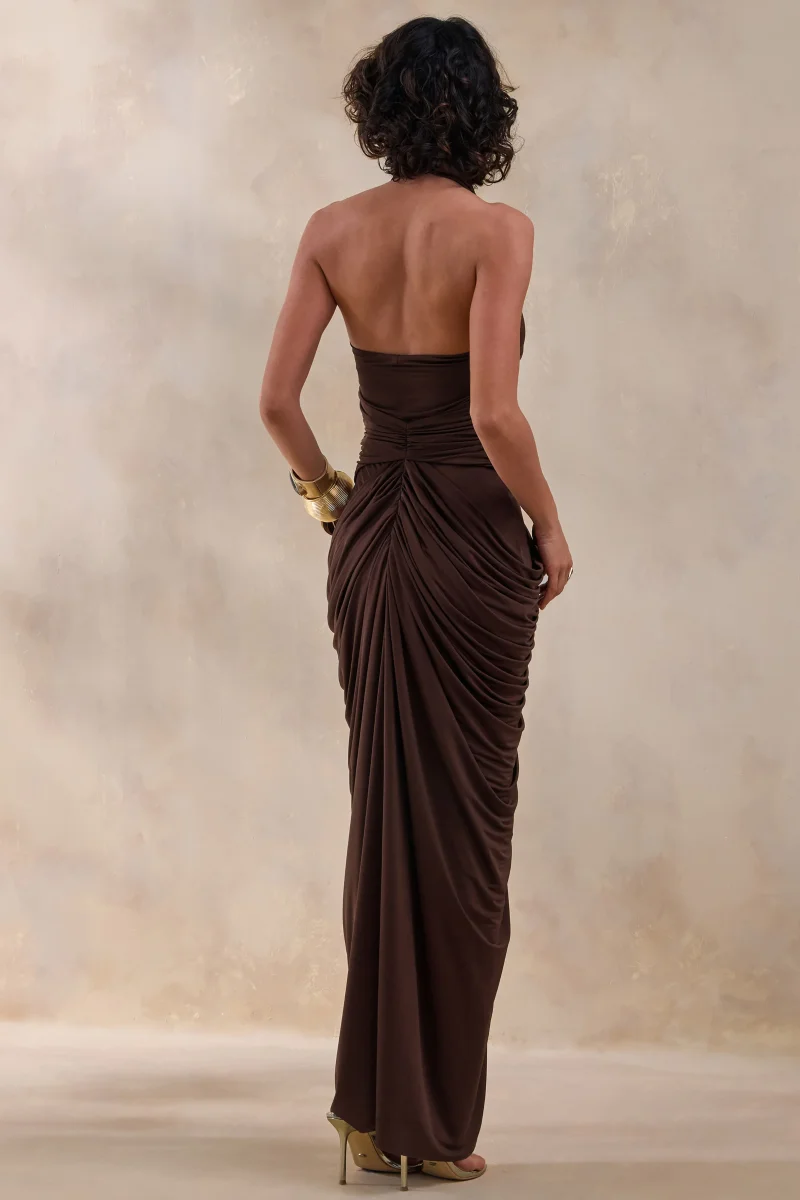 Horizon | Vestido Largo Marrón de Cuello Alto con Detalle Drapeado y Adornado - Imagen 3
