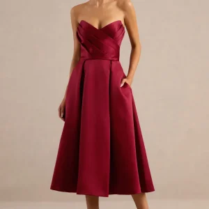 Promises | Vestido midi de satén burdeos con escote bandeau