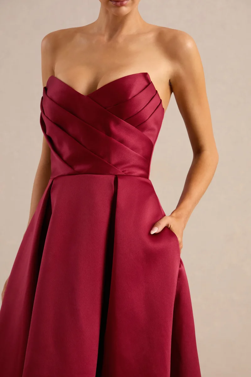 Promises | Vestido midi de satén burdeos con escote bandeau - Imagen 5