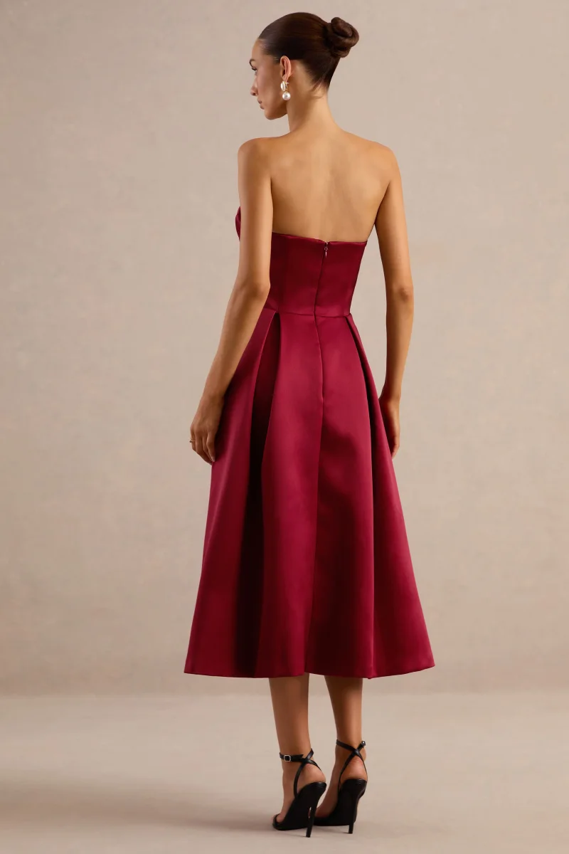 Promises | Vestido midi de satén burdeos con escote bandeau - Imagen 3