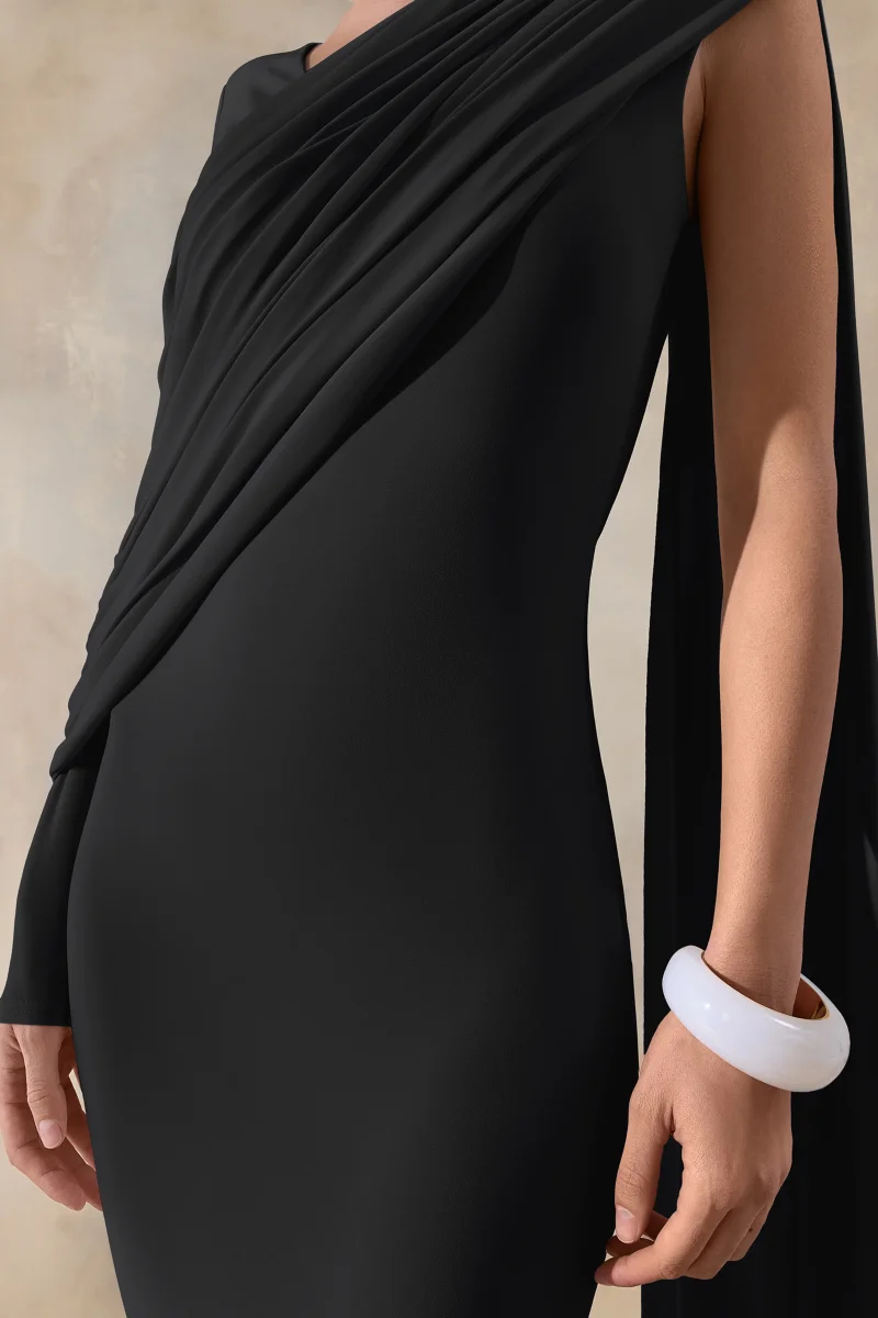 Rubelle | Vestido Largo Negro con Escote Asimétrico y Detalle Drapeado - Imagen 4