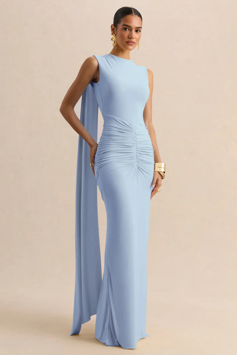 Premiere | Vestido Largo Azul Empolvado De Jersey Elástico Con Escote Barco Y Mangas Capa - Imagen 3