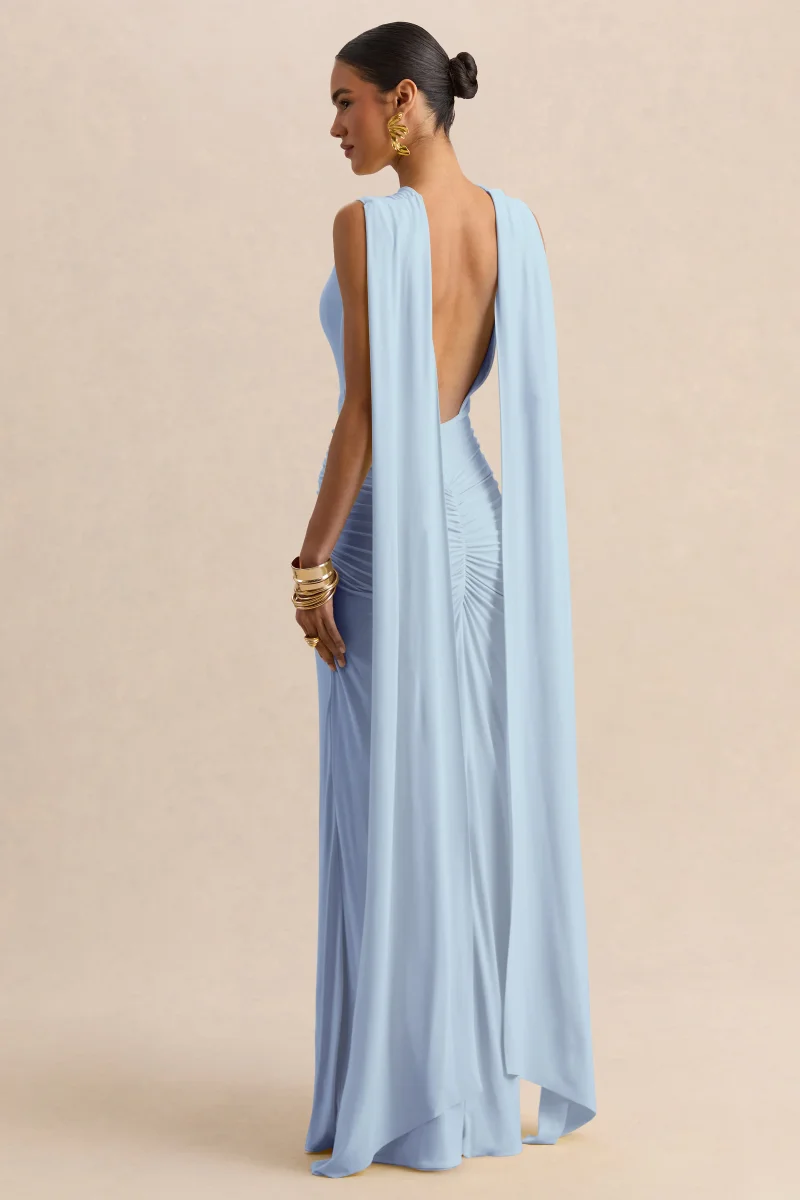 Premiere | Vestido Largo Azul Empolvado De Jersey Elástico Con Escote Barco Y Mangas Capa - Imagen 2