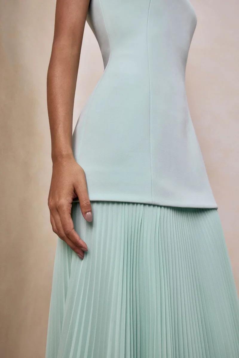 Hadley | Vestido Largo Verde Salvia con escote barco y cintura caída - Imagen 7