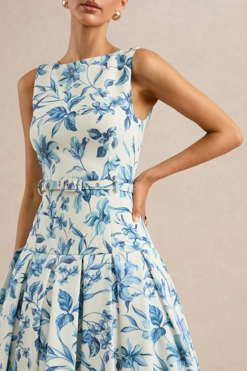 Sunnira | Vestido Midi Estampado Porcelana Azul De Crepé Con Escote Barco Y Abertura En Espalda - Imagen 5