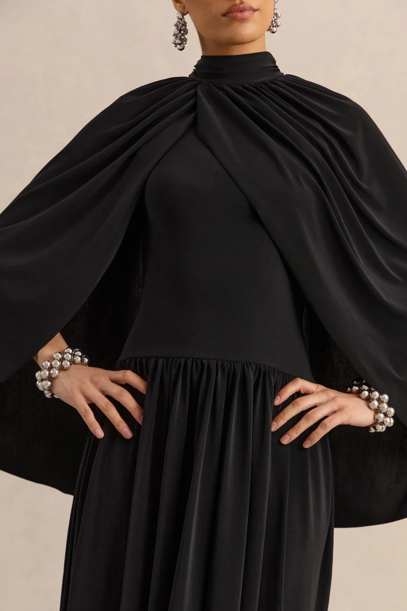 Honora | Vestido Midi Negro de Cuello Alto con Mangas Tipo Capa - Imagen 6
