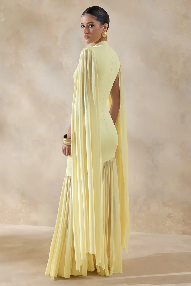 Chantelle | Vestido largo de cuello alto en amarillo limón con cintura caída y mangas tipo capa - Imagen 3
