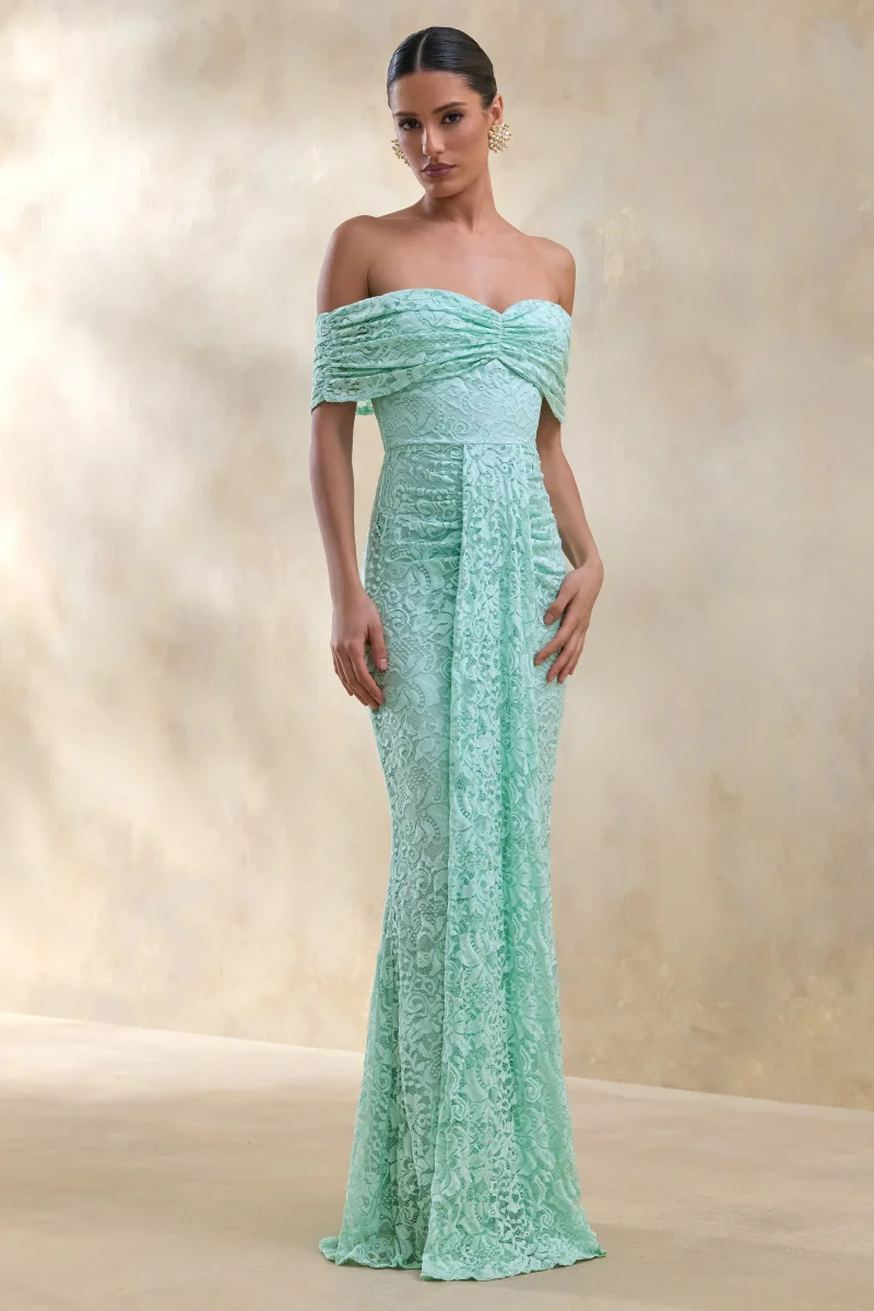 Aries | Vestido Largo de encaje color menta con escote bardot y detalles fruncidos