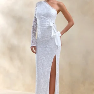 Norna | Vestido Largo de encaje blanco con escote asimétrico y detalles de corte y lazo