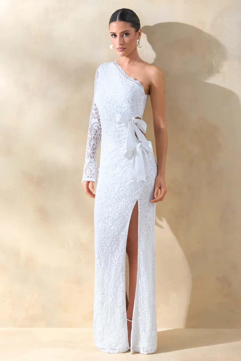 Norna | Vestido Largo de encaje blanco con escote asimétrico y detalles de corte y lazo - Imagen 5