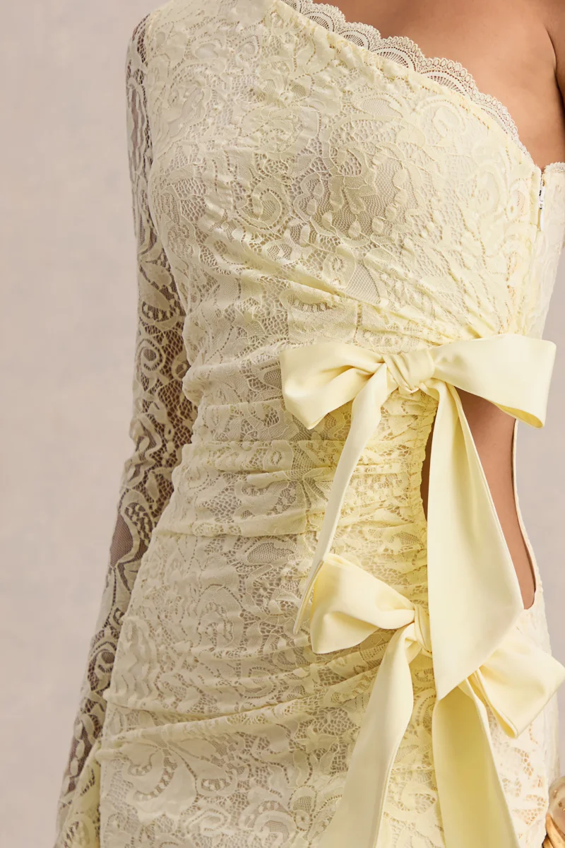 Norna | Vestido Largo de encaje limón con escote asimétrico y detalles de corte y lazo - Imagen 8