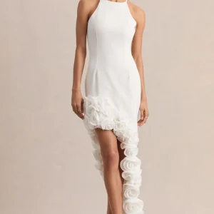 Indira | Vestido Largo Blanco Con Escote Halter Y Dobladillo Floral Asimétrico