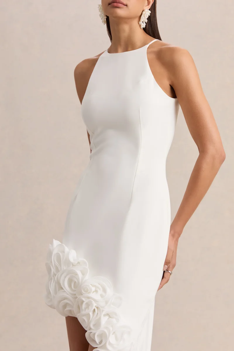 Indira | Vestido Largo Blanco Con Escote Halter Y Dobladillo Floral Asimétrico - Imagen 4