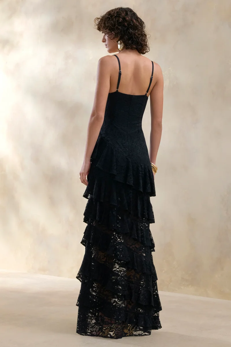 Avelisse | Vestido Largo Negro De Encaje Con Escote Pronunciado Y Falda Con Volantes - Imagen 3