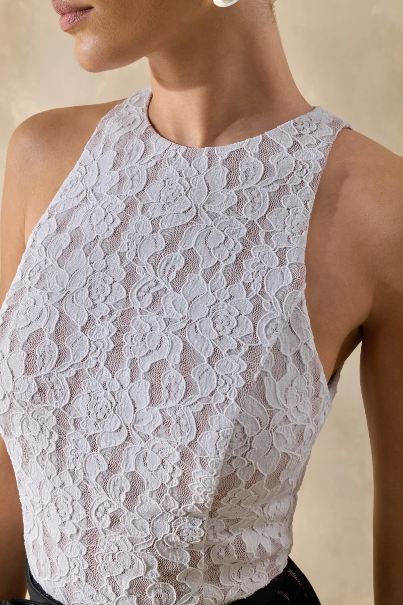 Vionna | Vestido Midi De Encaje Blanco y Negro Con Escote Alto Y Detalle De Cinturón Con Lazo - Imagen 7