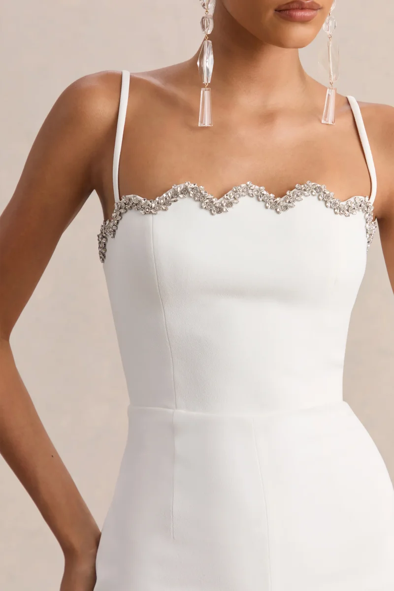 Calira | Mono Blanco Con Escote Cuadrado Y Detalle Ondulado - Imagen 7
