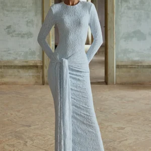 Evangela | Vestido Largo de Encaje Azul Polvo con Escote Redondo y Detalle Anudado