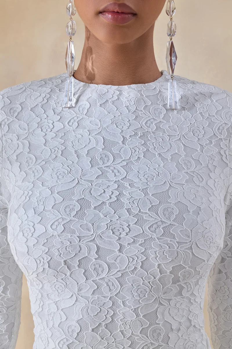Evangela | Vestido Largo de Encaje Blanco con Escote Redondo y Detalle Anudado - Imagen 5