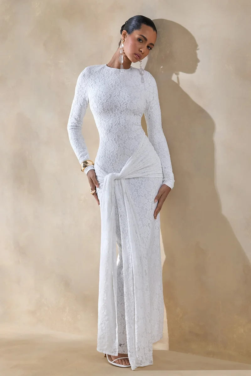 Evangela | Vestido Largo de Encaje Blanco con Escote Redondo y Detalle Anudado - Imagen 6