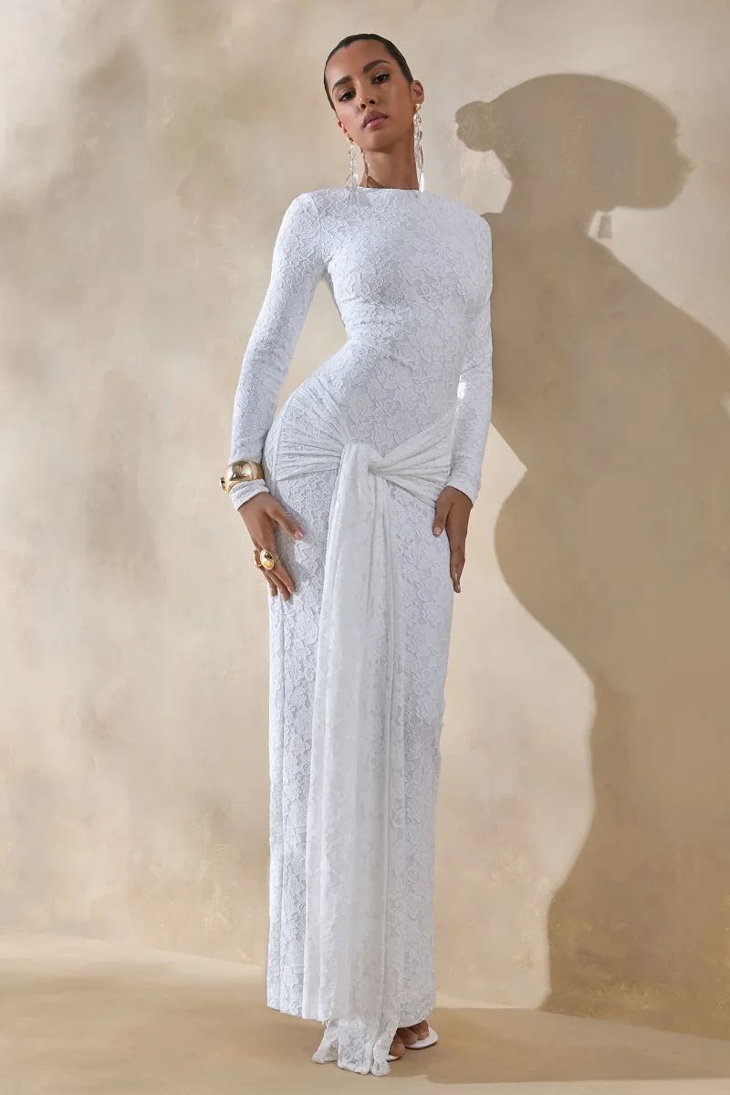 Evangela | Vestido Largo de Encaje Blanco con Escote Redondo y Detalle Anudado - Imagen 7