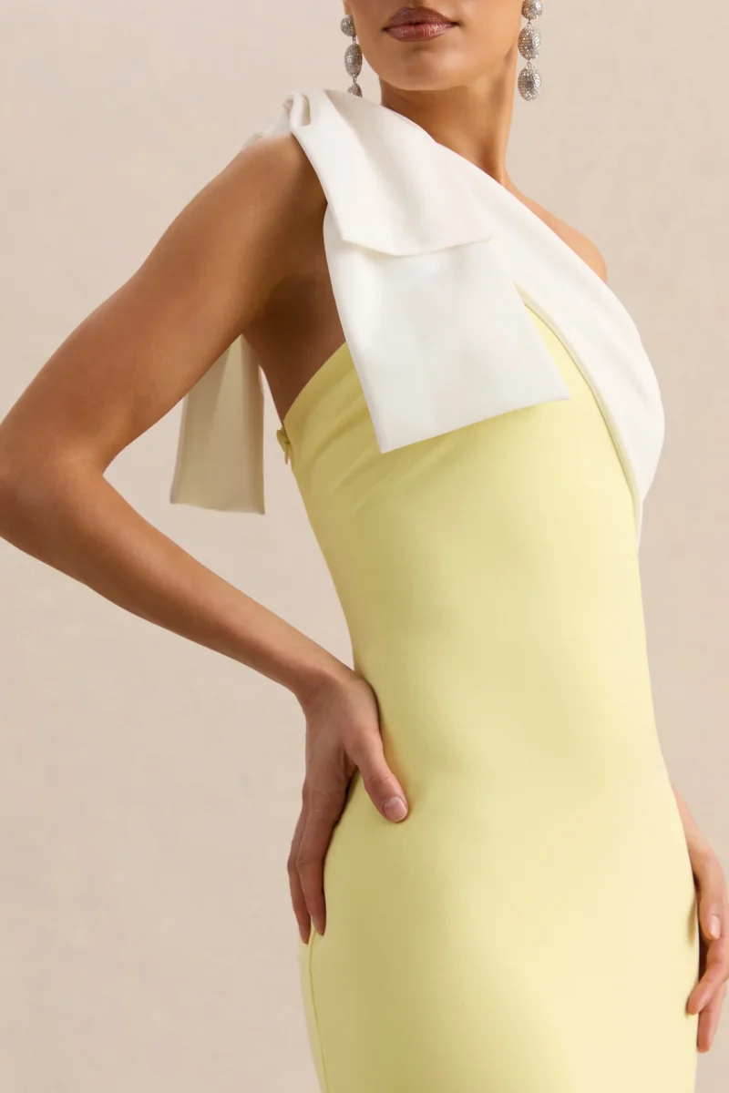 Adara | Vestido largo de escote asimétrico en color limón y blanco con detalle de lazo - Imagen 8