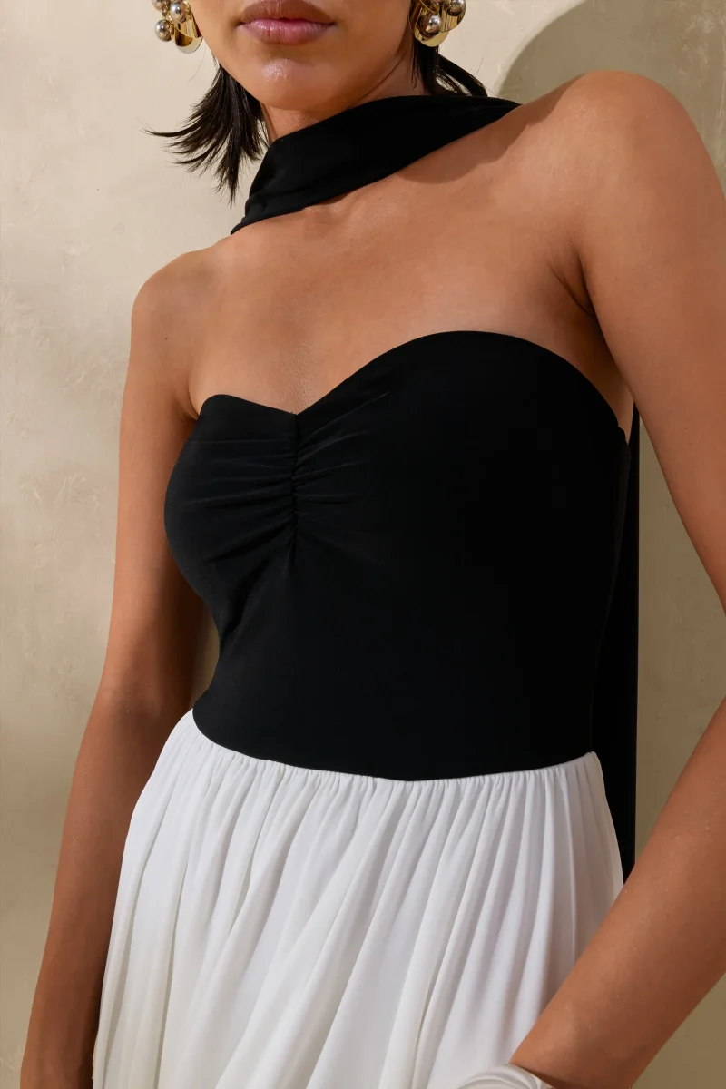 Beamora | Negro & Blanco Bandeau Vestido Largo con Capa - Imagen 5