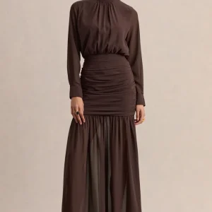 Zella | Vestido Largo Marrón Con Cuello Alto Y Falda Translúcida