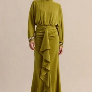 Perla | Vestido Largo Oliva Con Escote Alto Y Detalle Fruncido