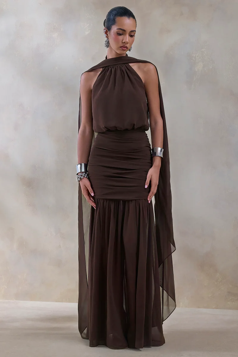 Veronique | Vestido largo marrón con escote halter