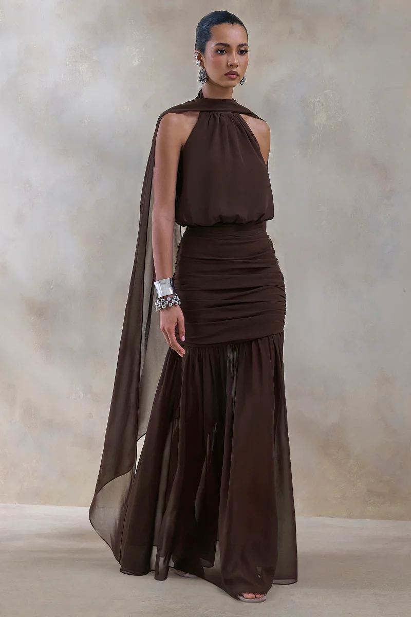 Veronique | Vestido largo marrón con escote halter - Imagen 5
