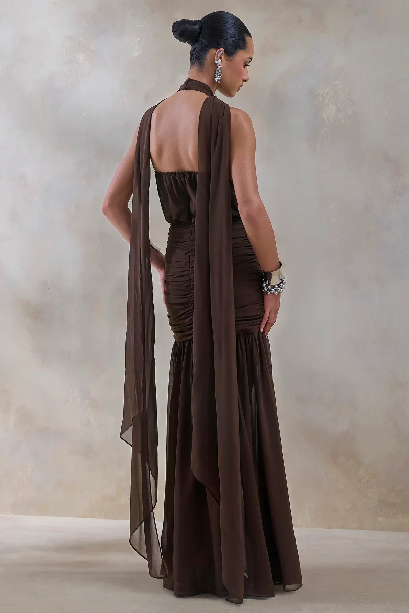 Veronique | Vestido largo marrón con escote halter - Imagen 3