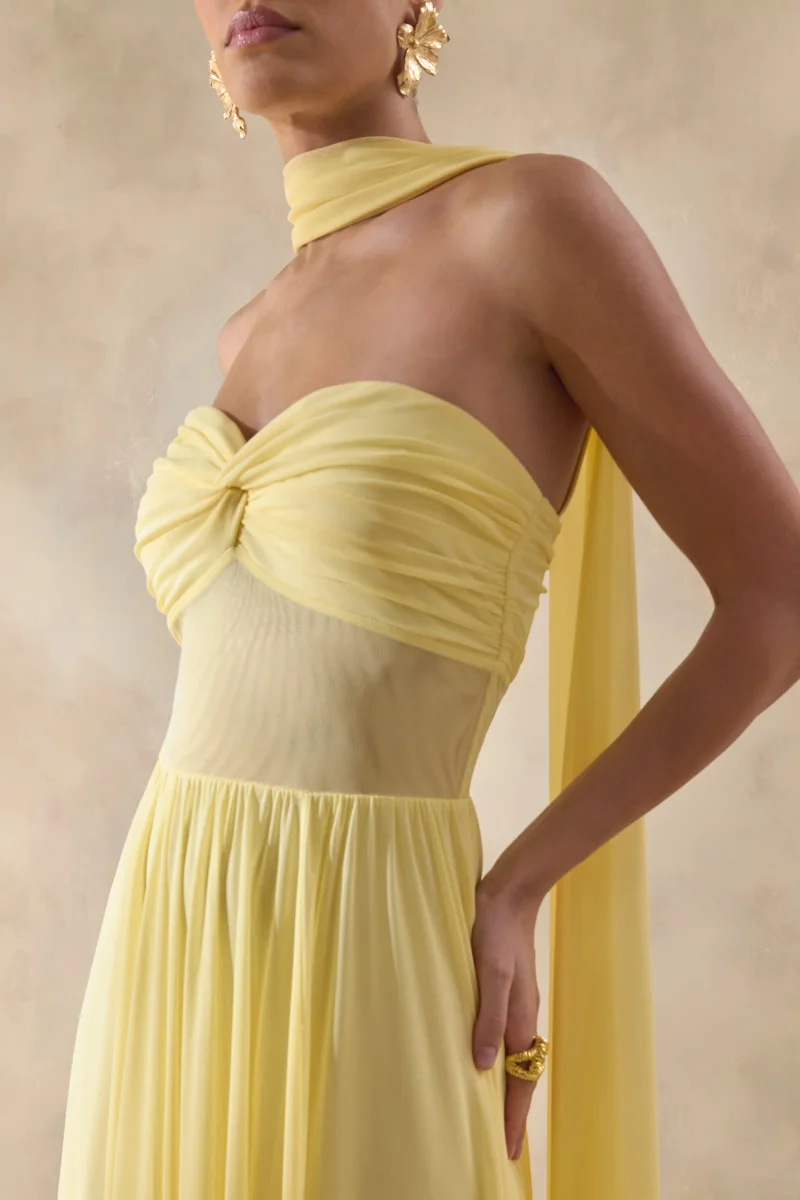 Lyvoria | Vestido Largo Amarillo Limón De Jersey Con Escote Bandeau Y Detalle De Pañuelo - Imagen 4