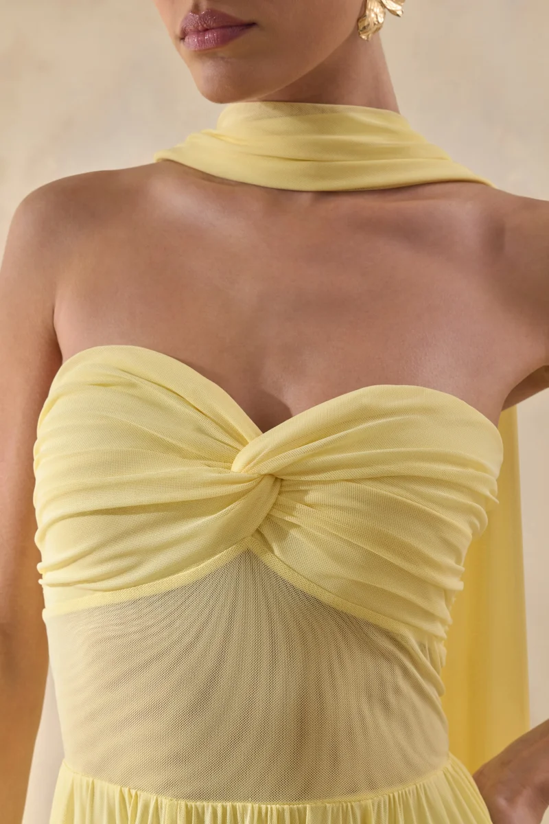 Lyvoria | Vestido Largo Amarillo Limón De Jersey Con Escote Bandeau Y Detalle De Pañuelo - Imagen 7