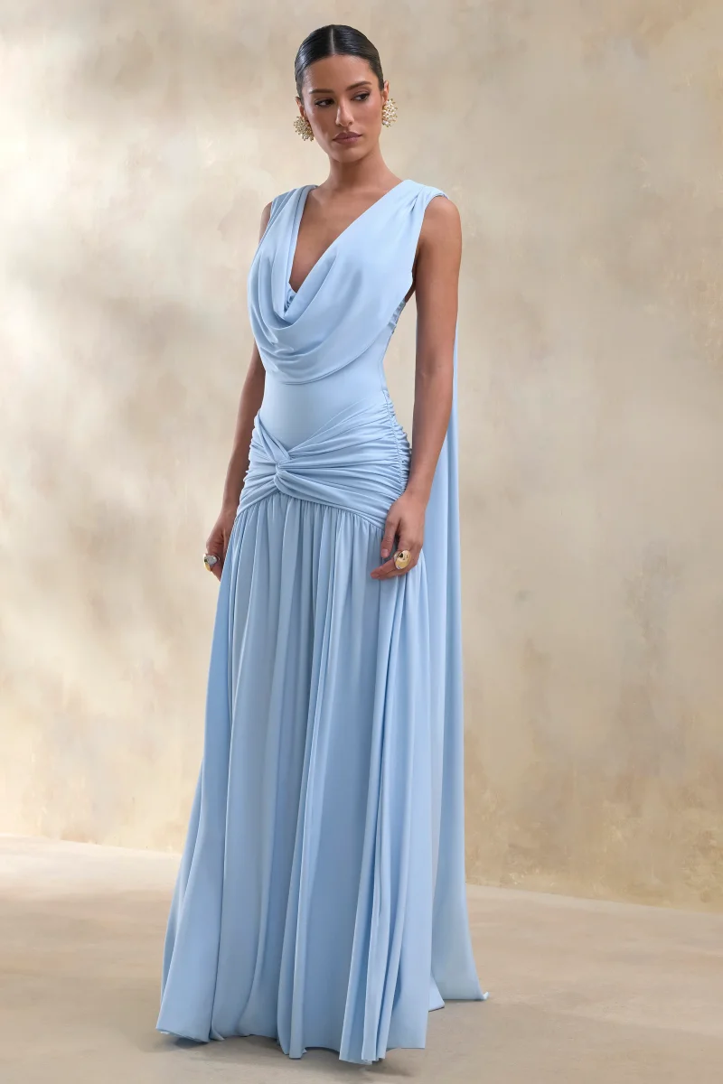 Amelisse | Vestido Largo Azul Polvo De Escote Pronunciado Con Fruncidos Y Detalle Capa - Imagen 2