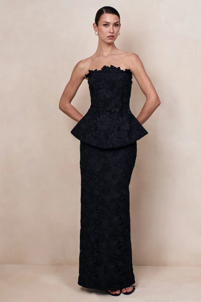 Delvine | Vestido Largo de encaje negro con escote bandeau y corsé - Imagen 4