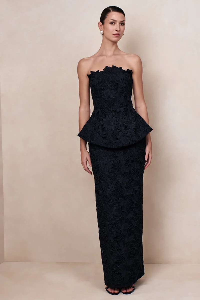 Delvine | Vestido Largo de encaje negro con escote bandeau y corsé - Imagen 8