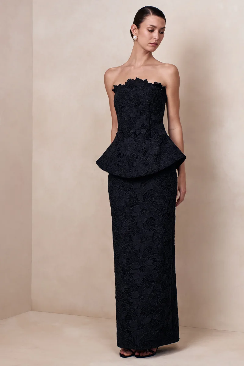 Delvine | Vestido Largo de encaje negro con escote bandeau y corsé - Imagen 9