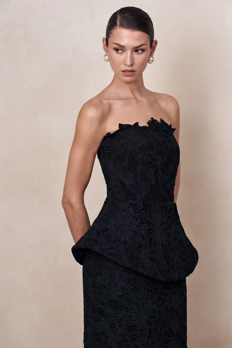 Delvine | Vestido Largo de encaje negro con escote bandeau y corsé - Imagen 6