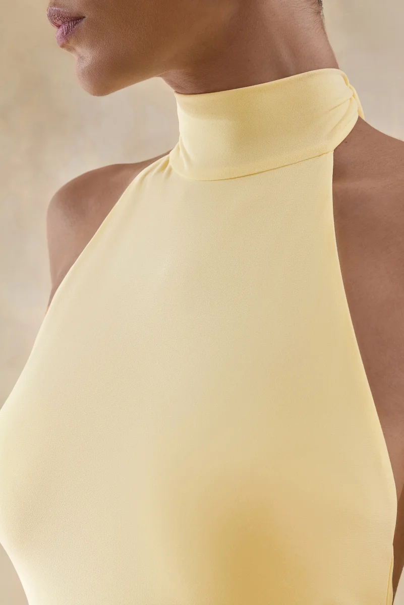 Daisy | Vestido Largo Limón Con Escote Halter Y Detalle Drapeado - Imagen 7