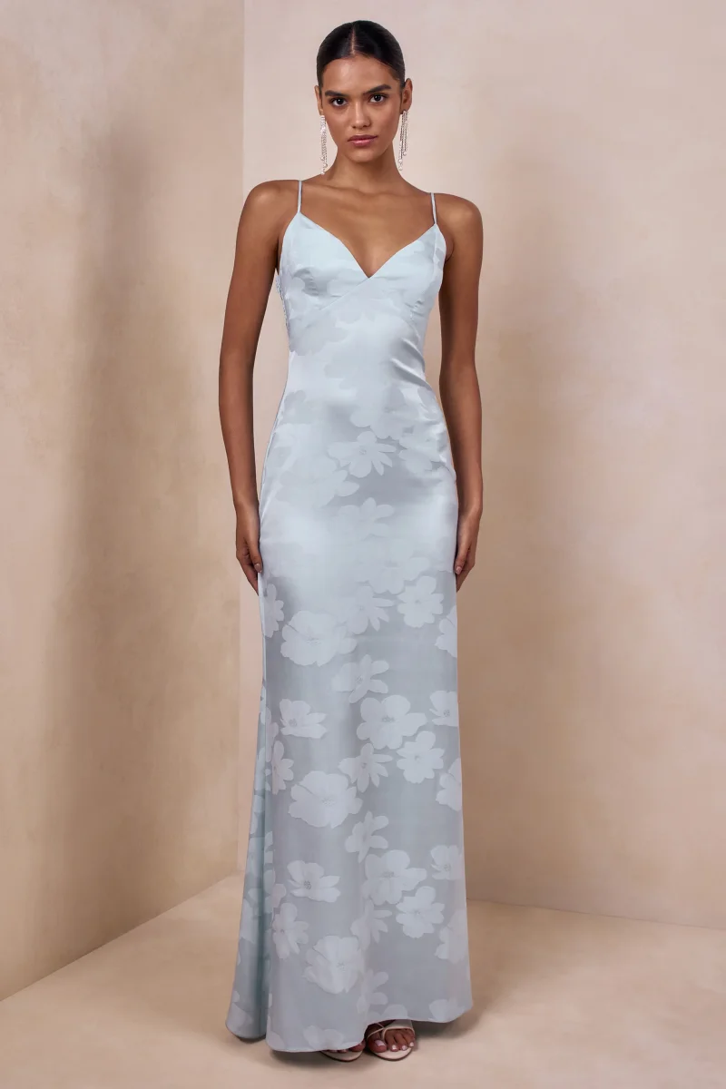 Carelle | Vestido Largo de Satén Azul Polvo con Escote en V Profundo y Cintura Asimétrica