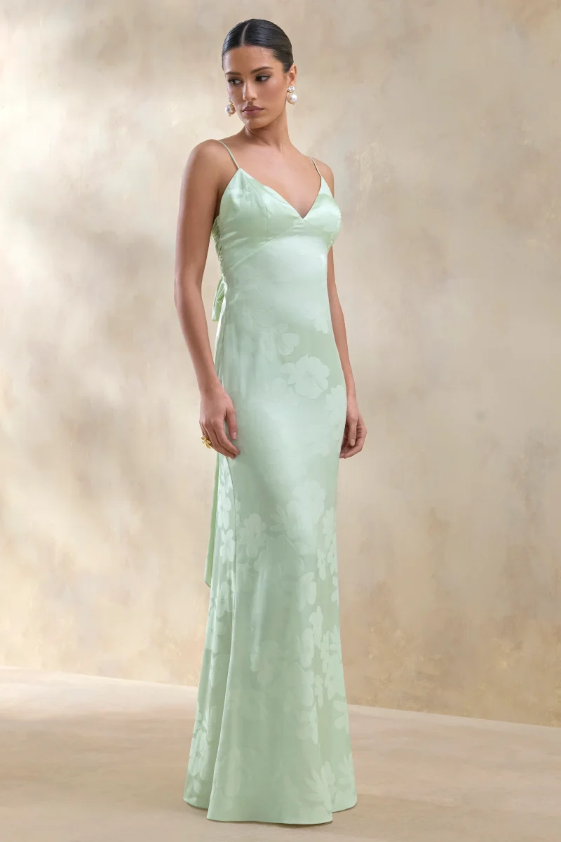 Carelle | Vestido Largo de Satén Verde con Escote en V Profundo y Cintura Asimétrica
