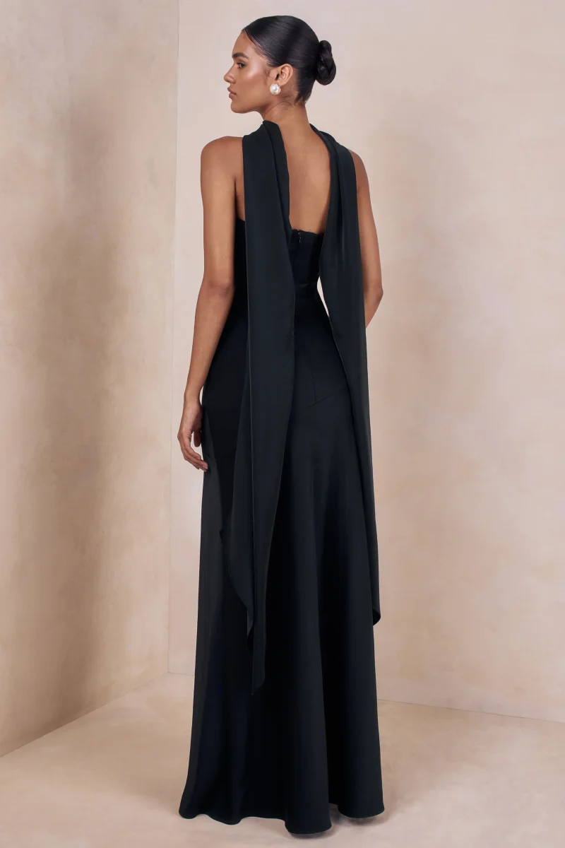 Charly | Vestido Largo Bandeau De Satén En Negro Con Detalle De Pañuelo - Imagen 2